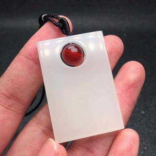 和田玉挂件这样戴,气质立马不一样✨