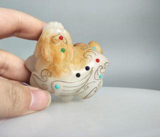 古玉战汉和田玉钳��镶嵌宝石兽手把件